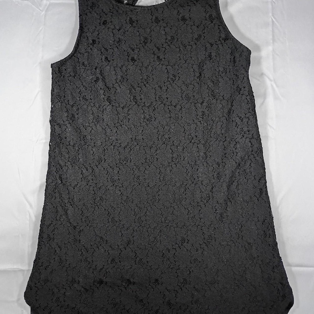 Monteau Women's sleeveless blouse with black lace overlay